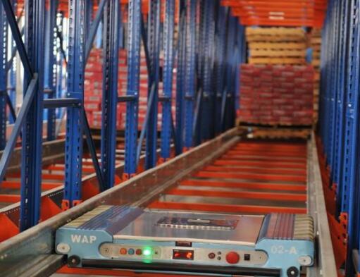 大家都看中了穿梭式貨架哪些方面,使得它使用越開(kāi)越多